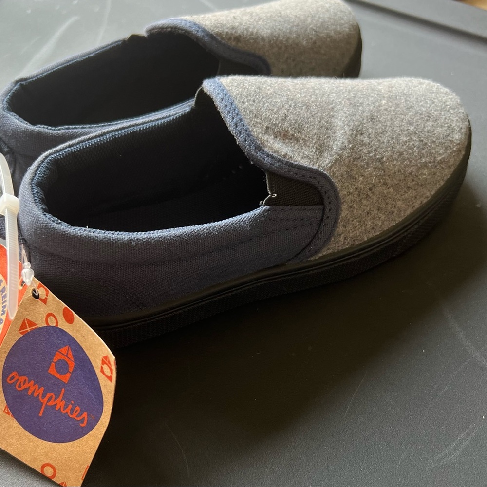 Oomphies Navy and Grey Slip-On